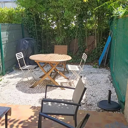 Апартаменти Bord De Руаян